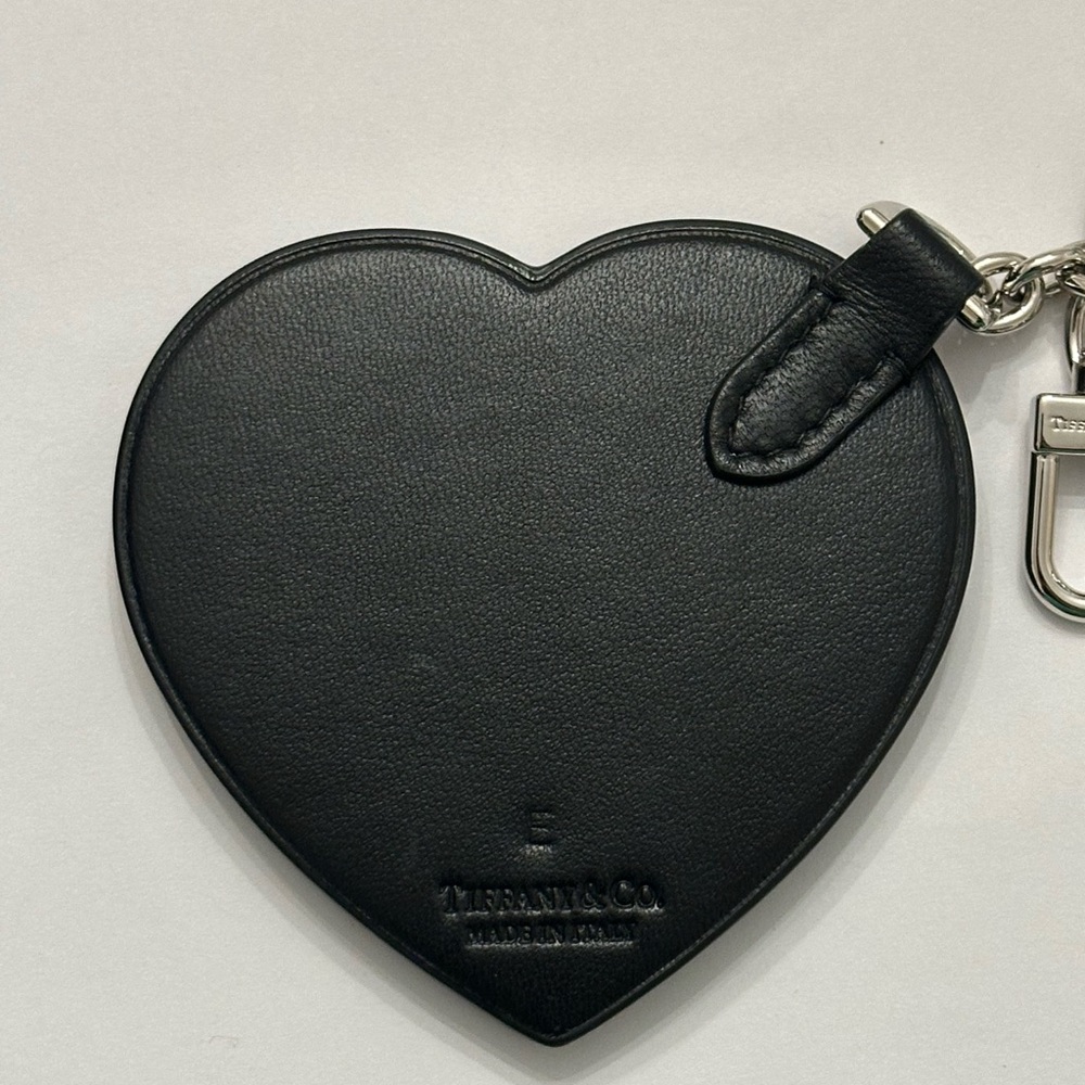 Return to Tiffany & Co. Padded Bag Charm in black leather. Engraved Letter E - Picture 7 of 9